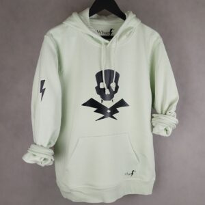 Imagen de la Sudadera Calavera Unisex en color negro, con estampado de calavera y confección en algodón orgánico.