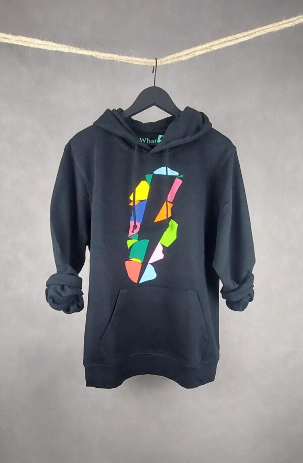 Sudadera Puzle Rayo Unisex con diseño exclusivo y estampado creativo, hecha de materiales sostenibles como algodón orgánico y poliéster reciclado.