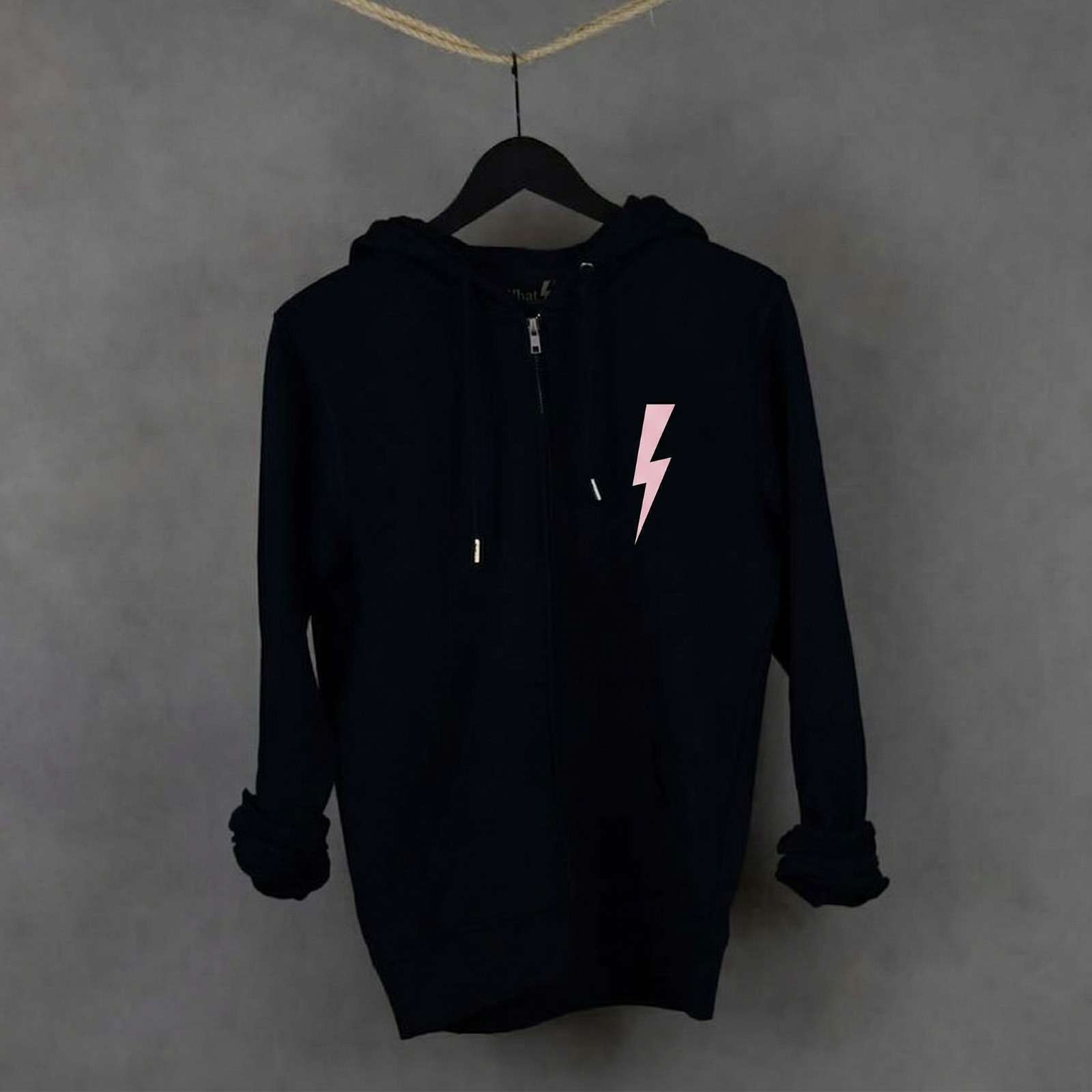 Sudadera premium de algodón orgánico WhatStyle con diseño Leader y logotipo oficial con rayo.