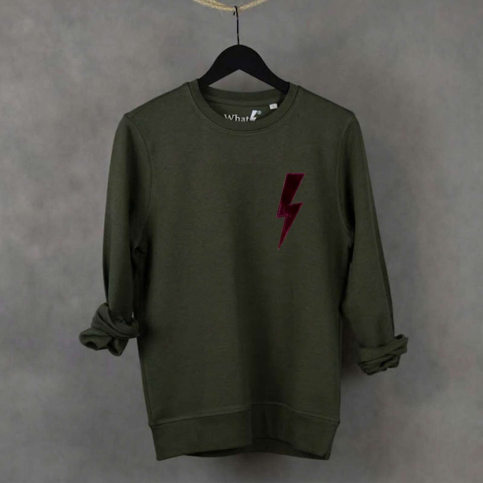 Sudadera premium de algodón orgánico WhatStyle con diseño Leader y logotipo oficial con rayo.