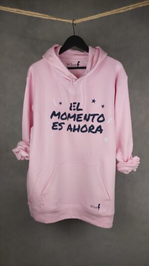 Imagen de la Sudadera Momento Unisex en color rosa, con diseño minimalista y confección en algodón orgánico.