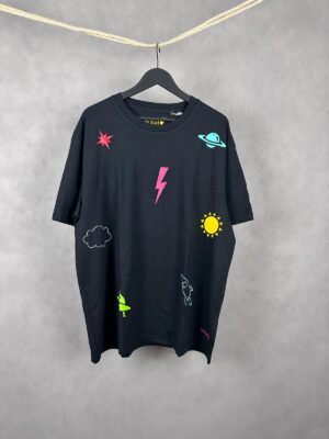 Camiseta unisex sostenible negra con estampado de `lanetas y rayos - Whatstyle Galicia