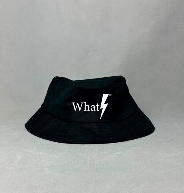 Gorro negro Whatstyle con logo blanco