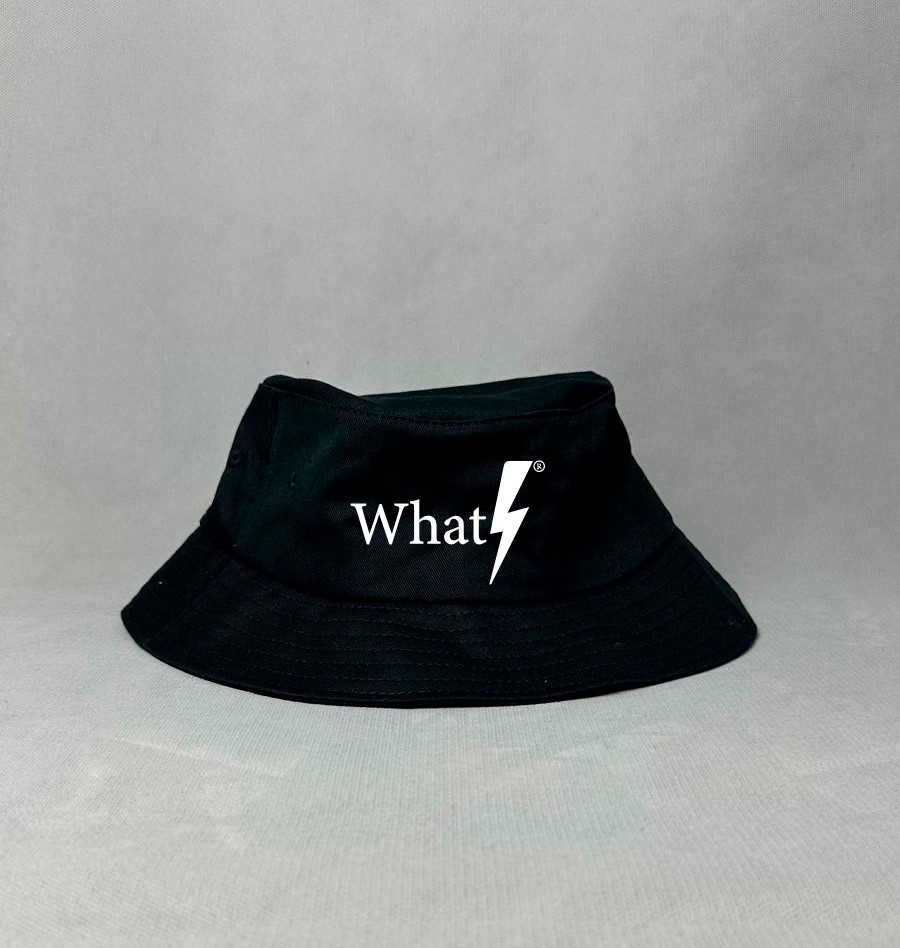 Gorro negro Whatstyle con logo blanco
