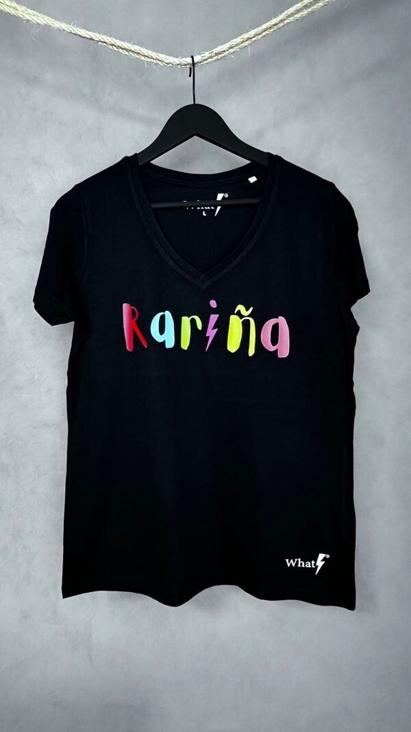 Camiseta negra de edición limitada WhatStyle con estampado Rariña