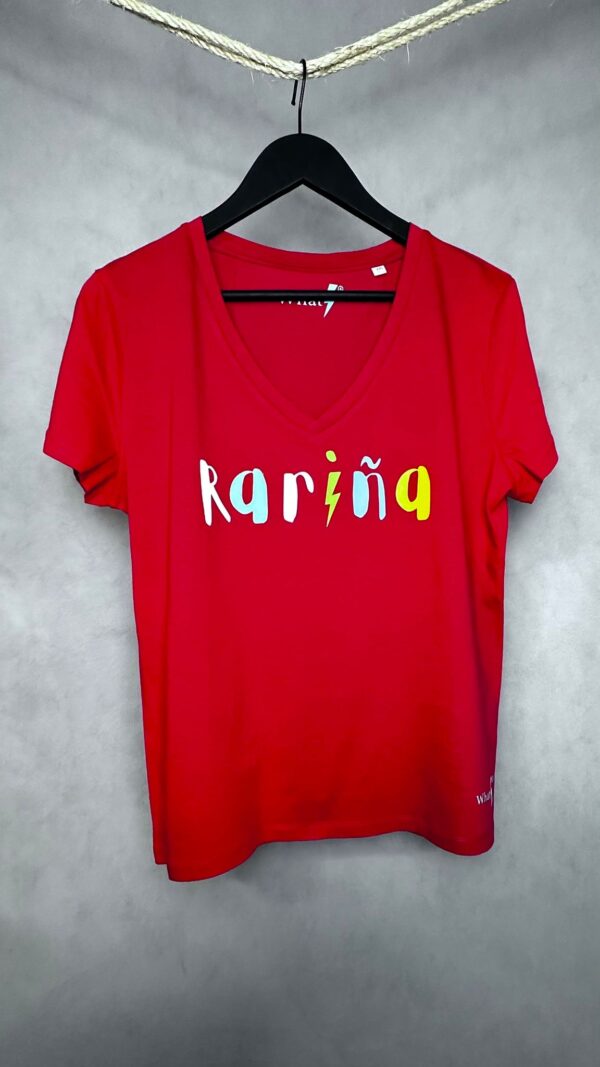 Camiseta roja de edición limitada WhatStyle con estampado Rariña